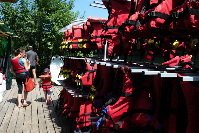 Location de Barque à moteur électrique sur les Gorges de la Truyère