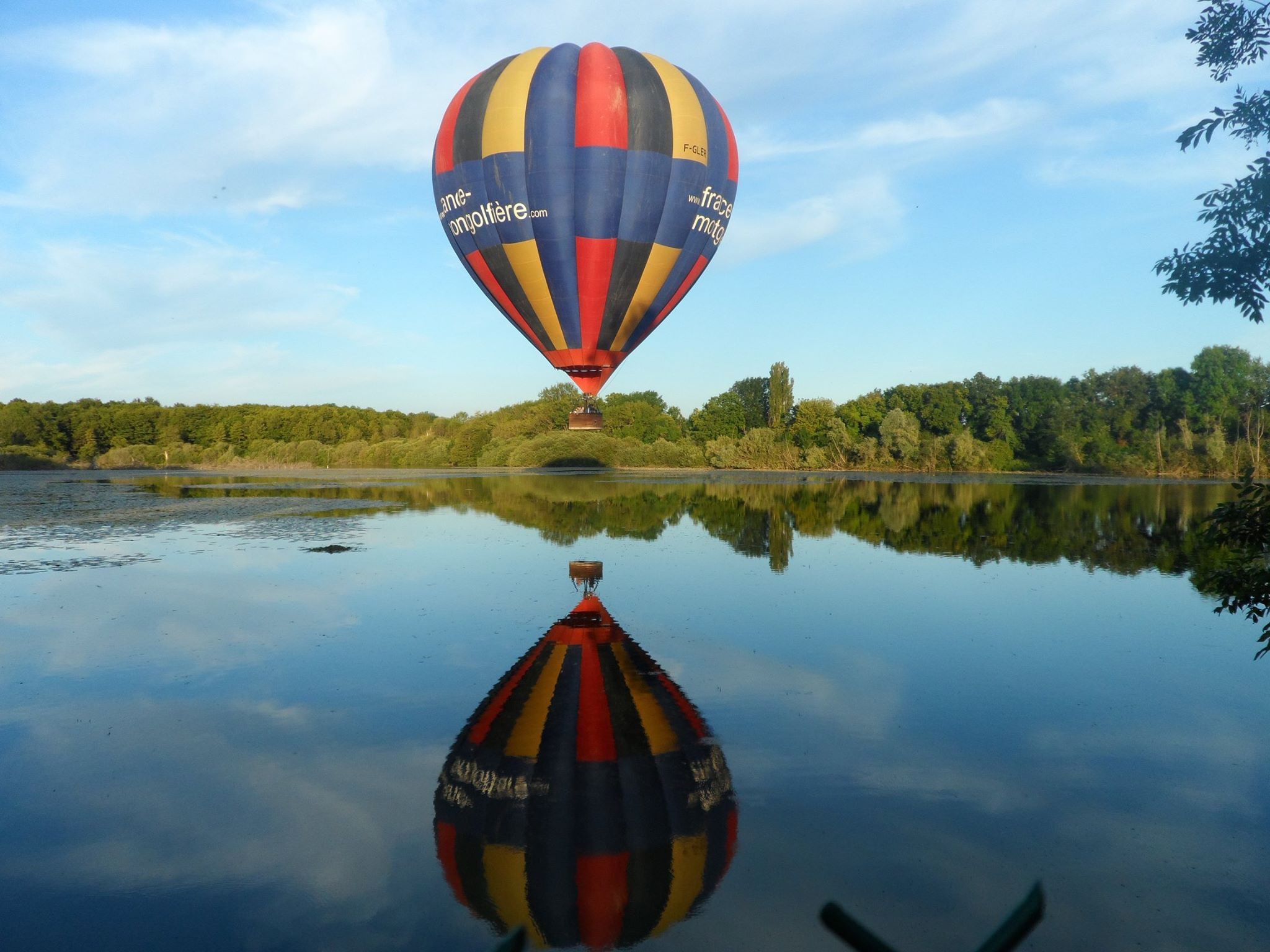 Baptême en Montgolfière Volcans d'Auvergne - Lac Chambon