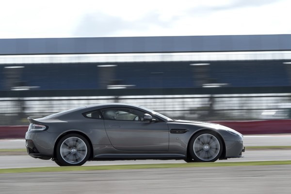 Stage de pilotage Aston Martin V8 Vantage - Circuit du Mans