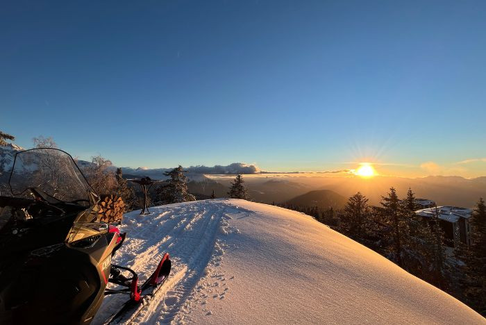 Randonnée nocturne en Motoneige d'1h à Chamrousse