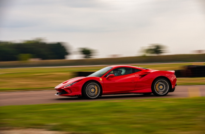 Stage pilotage Ferrari F8 Tributo 720 ch - Issoire