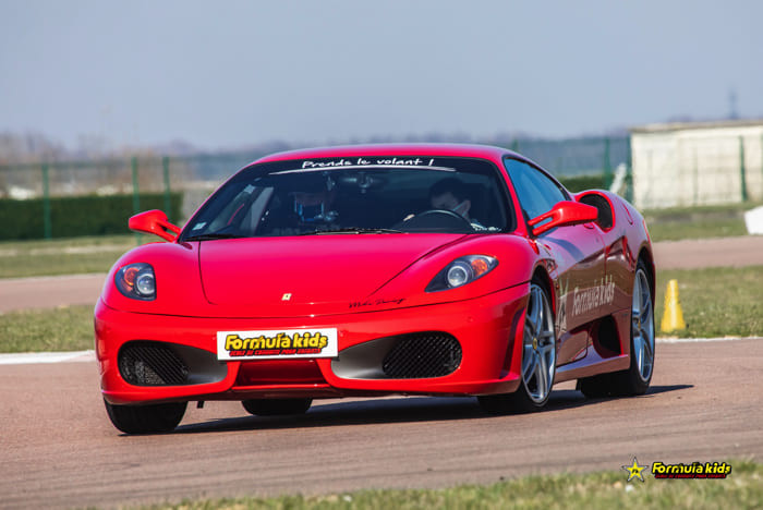 Stage de Pilotage enfant en Ferrari F430 dès 13 ans - 20 circuits au choix