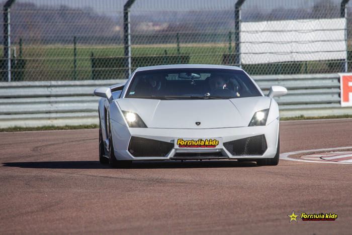 Stage de Pilotage enfant en Lamborghini Gallardo dès 13 ans - 20 circuits au choix