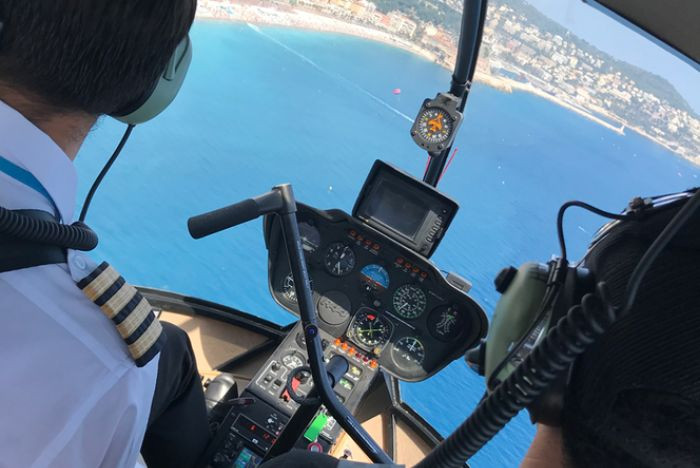 Vol d'initiation au pilotage d'hélicoptère + 2 passagers à Cannes