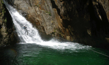 Initiation au canyoning dans le parc naturel des Pyrénées Ariègeoises