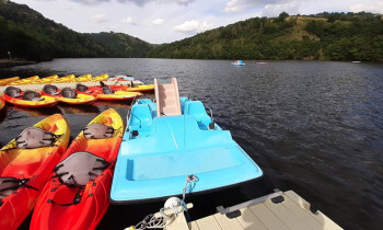 Pédalo avec toboggan pour 5 personnes sur les Gorges de la Truyère