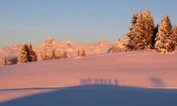 Randonnée en raquettes à neige au coucher de soleil - Morzine