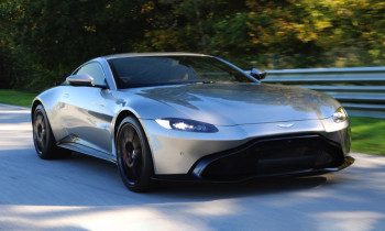 8 tours en Aston-Martin Vantage sur le circuit de Trappes (78)