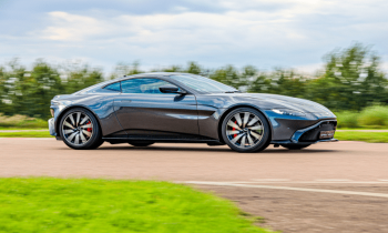 10 tours en Aston-Martin Vantage Circuit du Bourbonnais (03)