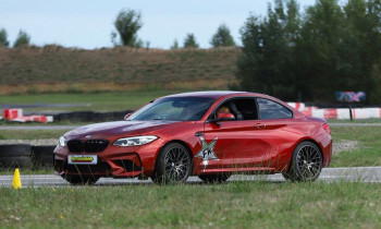 2 tours de Pilotage enfant en BMW M2 Competition - Volant Fun - Nantes (44)
