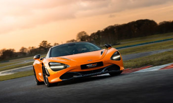 2 tours en Mc Laren Artura sur le circuit d'Issoire (63)