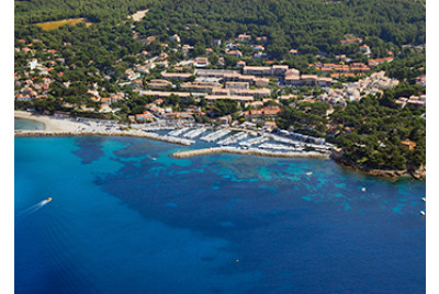 Baptême en hélicoptère vers les Calanques de Marseille et Cassis