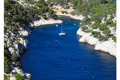 Baptême en hélicoptère vers les Calanques de Marseille et Cassis