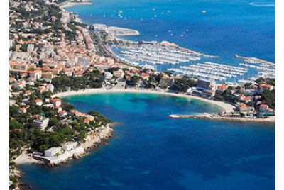 Baptême en hélicoptère vers les Calanques de Marseille et Cassis