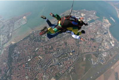 Saut en parachute proche Nantes - Vendée