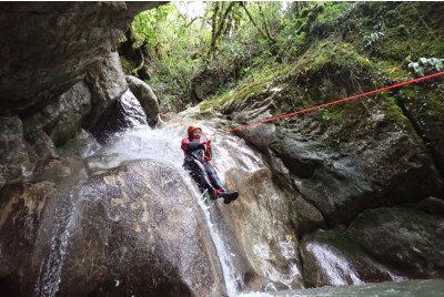 Canyoning Aventure niveau "Moyen" - Grenoble