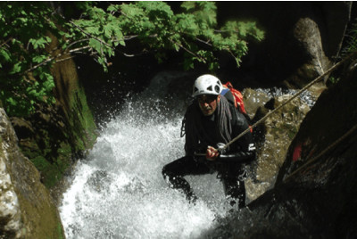 Stage apprentissage canyoning à Annecy 