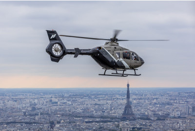 Baptême en Hélicoptère Paris - Versailles "La ville Lumière"