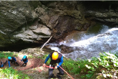 Découverte du canyoning en groupe dans le Massif du Jura