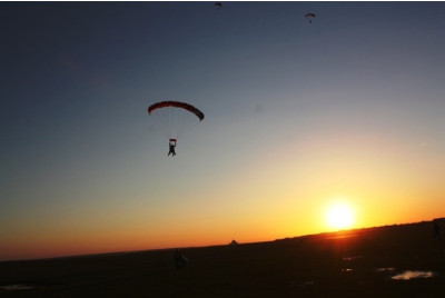 Saut en Parachute au large du Mont-Saint-Michel