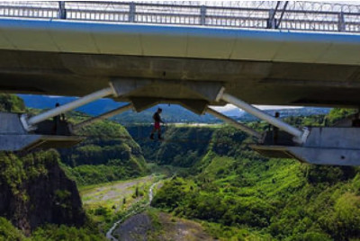 Saut à l'Élastique pendulaire de 115 mètres - La Réunion