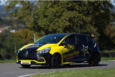 Stage de Pilotage enfant en Clio IV RS dès 8 ans - 20 circuits au choix