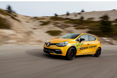 Stage de Pilotage enfant en Clio IV RS dès 8 ans - 20 circuits au choix