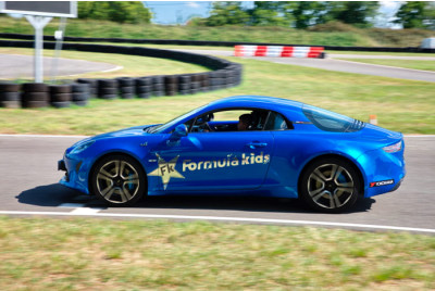 Stage de Pilotage enfant en Alpine A110 dès 9 ans - 20 circuits au choix