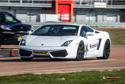 Stage de Pilotage enfant en Lamborghini Gallardo dès 13 ans - 20 circuits au choix