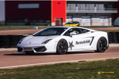 Stage de Pilotage enfant en Lamborghini Gallardo dès 13 ans - 20 circuits au choix