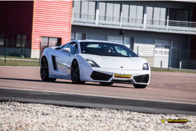 Stage de Pilotage enfant en Lamborghini Gallardo dès 13 ans - 20 circuits au choix