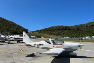 Vol en avion léger ULM au-dessus de la Martinique