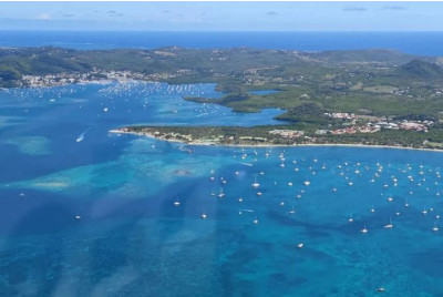Vol en avion léger ULM au-dessus de la Martinique