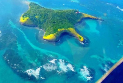 Vol en avion léger ULM au-dessus de la Martinique