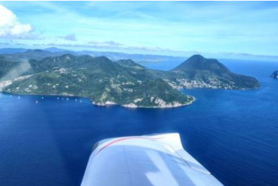 Vol en avion léger ULM au-dessus de la Martinique