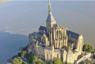 Baptême en hélicoptère au Mont-Saint-Michel 