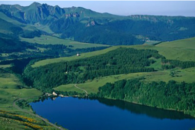 Vol panoramique en hélicoptère - Volcans d'Auvergne - Issoire