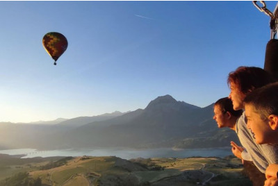 Vol en montgolfière - Survol du Lac de Serre-Ponçon 