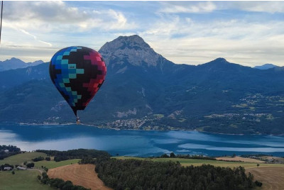 Vol en montgolfière - Survol du Lac de Serre-Ponçon 