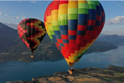 Vol en montgolfière - Survol du Lac de Serre-Ponçon 