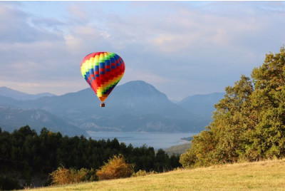 Vol en montgolfière - Survol du Lac de Serre-Ponçon 
