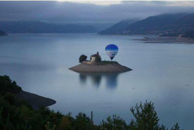 Vol en montgolfière - Survol du Lac de Serre-Ponçon 